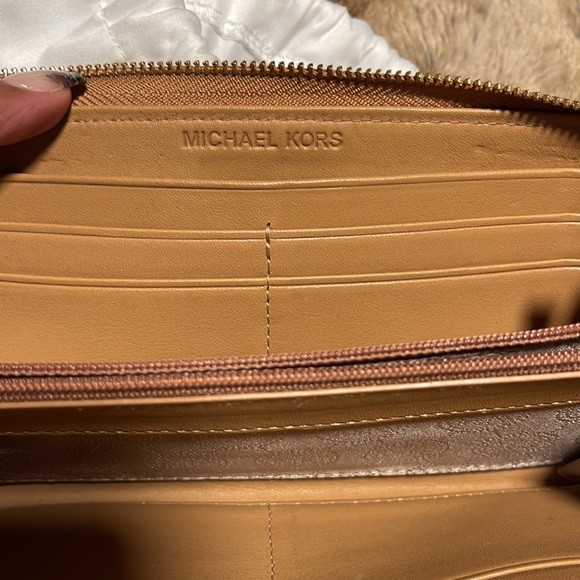 Michael Kors Wallet - Picture 4 of 8